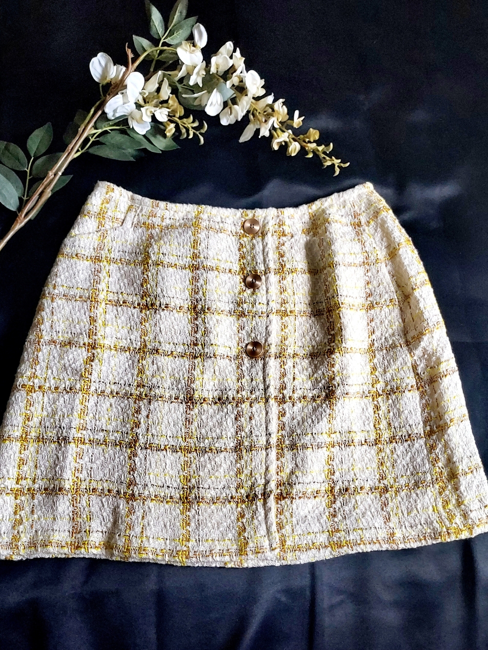 CAbi Cream Tweed Mini Skirt with Gold Plaid NWOT - Picture 6 of 7